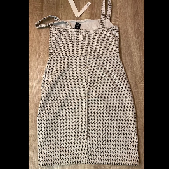 Dress - Picture 6 of 6